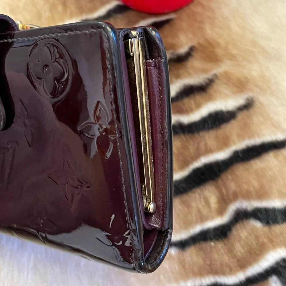 Beautiful Louis Vuitton Vernis Bifold French Kisslock Wallet -EUC - Picture 7 of 13